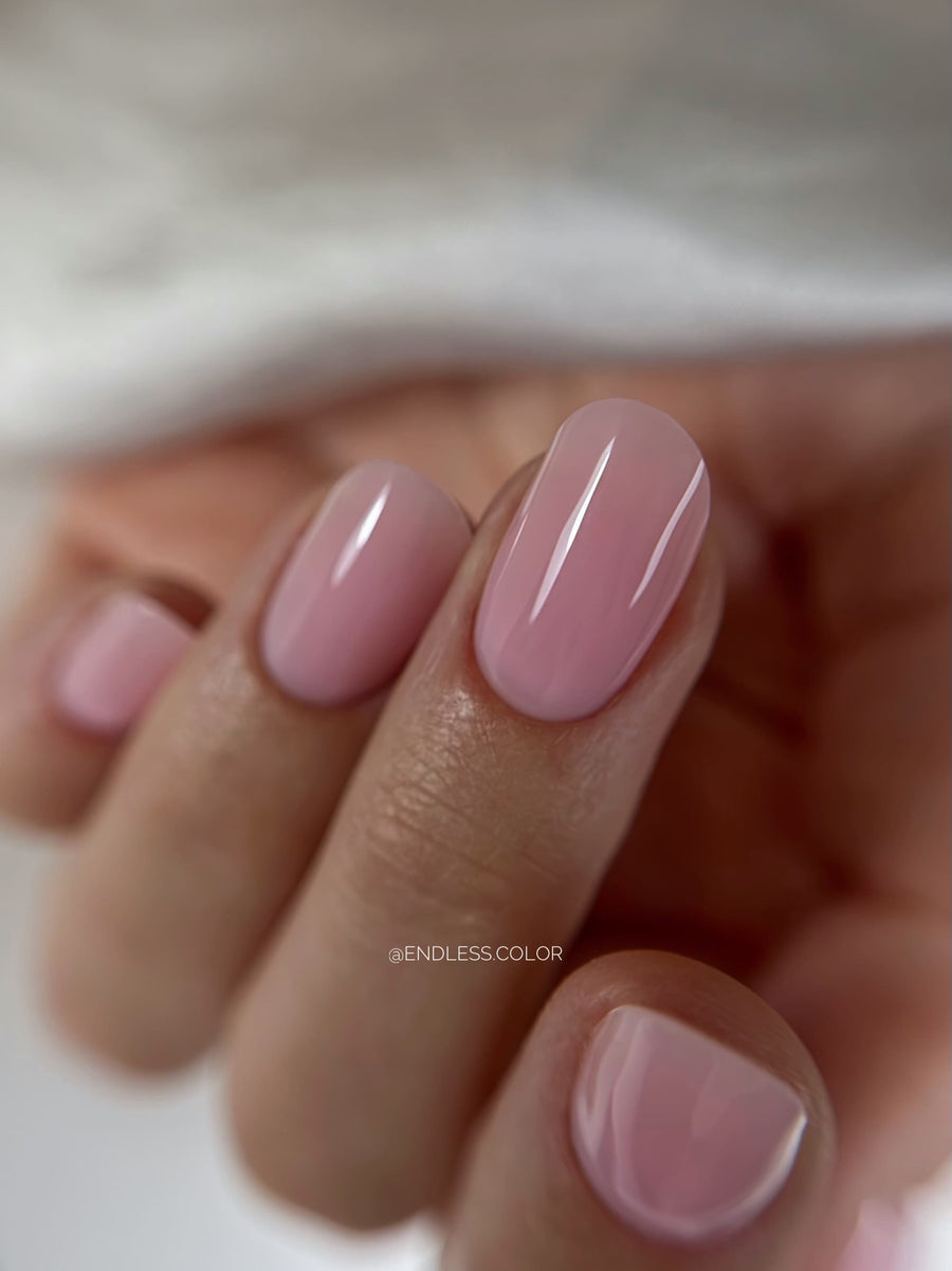 Manucure russe et gainage (ongles naturels)